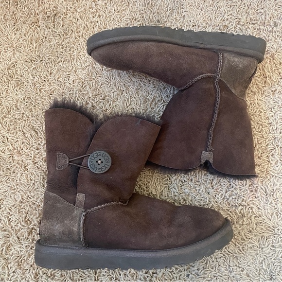 UGG Australia Original Women’s Bailey Button II Chocolate Short Booties Boot 5 - Picture 3 of 11